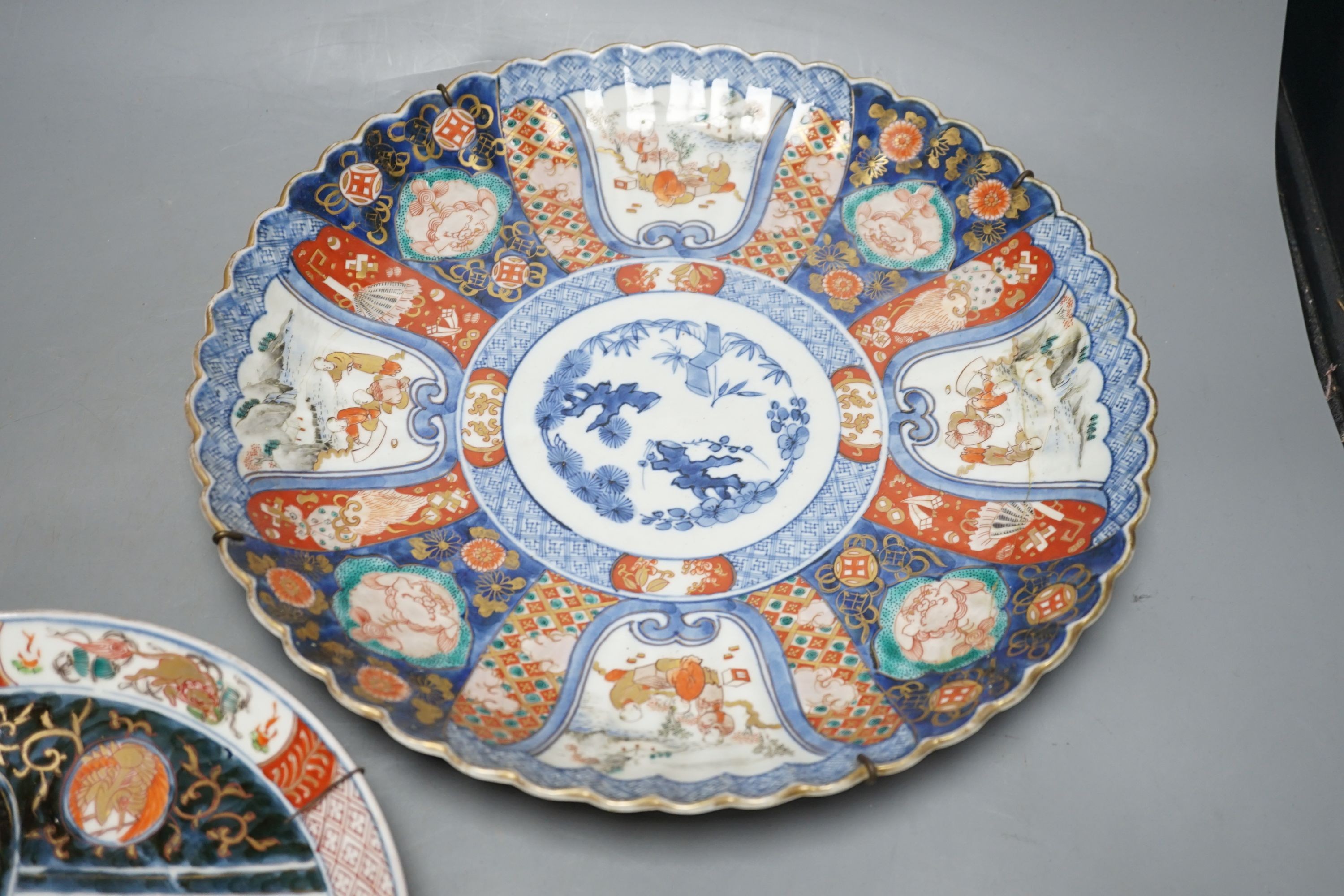 Two Japanese Imari wall plates - largest 35cm diameter